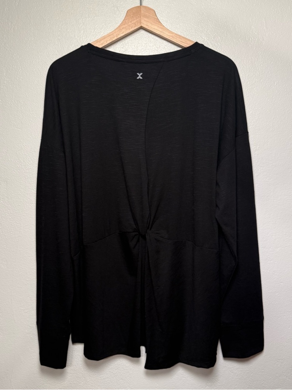 Xersion Black Long Sleeve Women's Top Twist Back Detail Relaxed Fit Size XXL - Picture 8 of 14